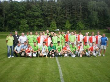 Futbalisti OFK Slávia Chrenovec-Brusno a futbalisti SK Loštice- spoločná foto pred zápasom Futbalisti OFK Slávia Chrenovec-Brusno a futbalisti SK Loštice- spoločná foto pred zápasom
