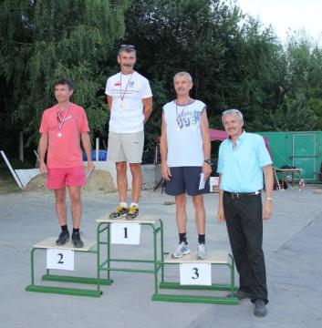 Kategória muži C: P. Běčák, R. Kobajlo (PL), M. Linkeš, Ing. T. Čičmanec-starosta obce (zľava) Kategória muži C: P. Běčák, R. Kobajlo (PL), M. Linkeš, Ing. T. Čičmanec-starosta obce (zľava)