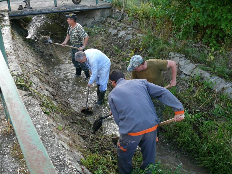 Fotogaléria Čistenie potoka Kolárovo v miestnej časti Chrenovec (3) Čistenie potoka Kolárovo v miestnej časti Chrenovec