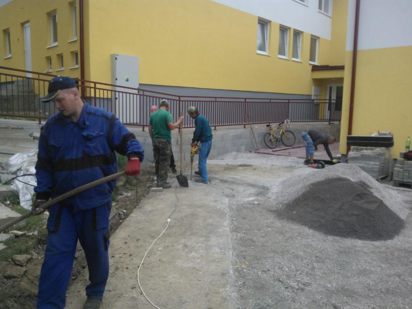 Fotogaléria Úprava okolia pri budove bývalej materskej školy (5) Úprava okolia pri budove bývalej materskej školy