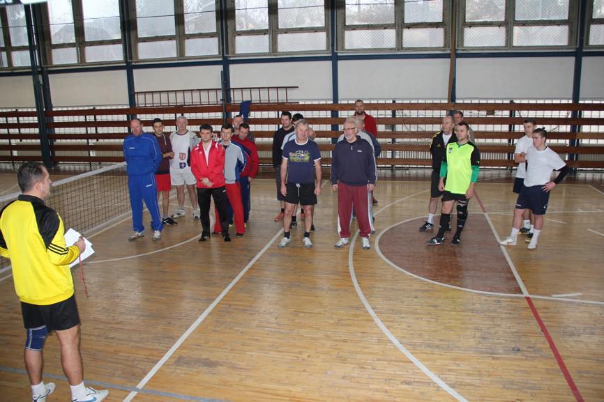 Fotogaléria Silvestrovský nohejbalový turnaj 40. ročník (15) Silvestrovský nohejbalový turnaj 40. ročník