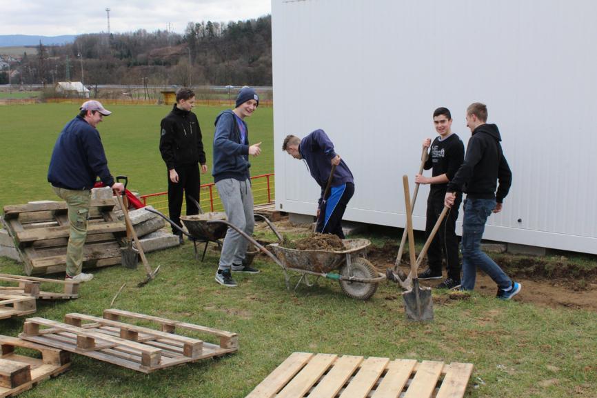 Fotogaléria Brigáda - OFK Slávia pri šatniach na futbalovom ihrisku (5) Brigáda - OFK Slávia pri šatniach na futbalovom ihrisku
