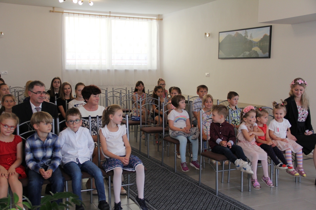 Fotogaléria Ocenenie najlepších žiakov starostom obce 28.06.2018 (14) Ocenenie najlepších žiakov starostom obce 28.06.2018
